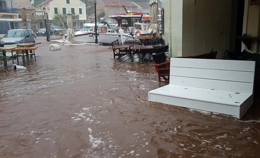 Πάτρα: Προβλήματα, από την κακοκαιρία, στις παραλιακές περιοχές της πόλης