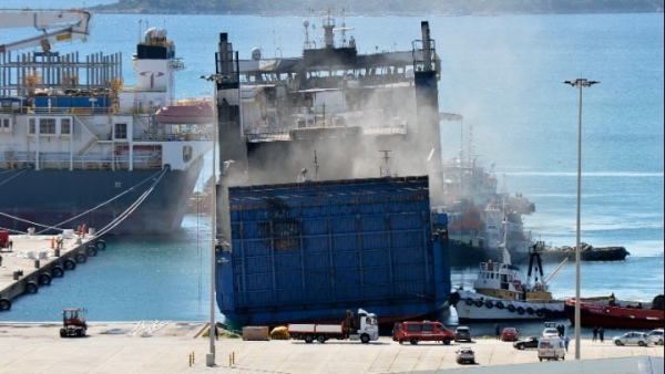 Euroferry Olympia: Συνεχίζεται η επιχείρηση μετά την τελευταία αναζωπύρωση της φωτιάς