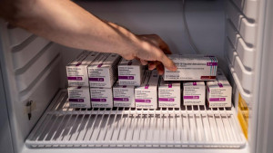 Δανία: Η κυβέρνηση δεν έχει αποφασίσει τι θα κάνει με τα εμβόλια της AstraZeneca που της έχουν απομείνει