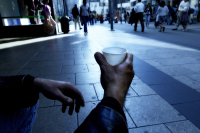 Το 68% των Ελλήνων θεωρεί πιθανό να βρεθεί σε επισφαλή οικονομική κατάσταση στο άμεσο μέλλον