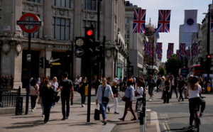 Βρετανία: Εκατομμύρια πολίτες παραλείπουν γεύματα μπροστά στην ανάφλεξη των τιμών (έρευνα)