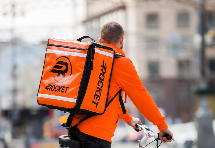 Rocket: Χαιρετίζει την απόφαση της efood να μετατρέψει τις συμβάσεις των εργαζομένων