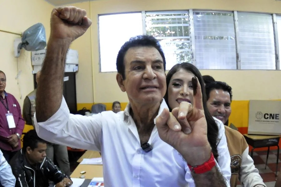 Προεδρικές εκλογές στην Ονδούρα: Σε εξέλιξη η καταμέτρηση, η μάχη αμφίρροπη, οι υποψίες για νοθεία επιμένουν