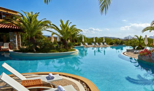 H Costa Navarino υποδέχεται τη νέα σεζόν