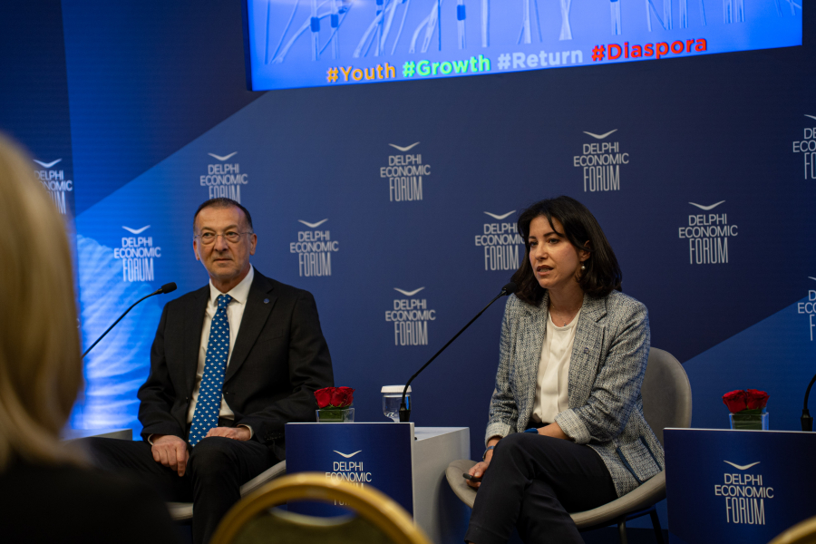 Από αριστερά προς τα δεξιά: κ. Κωνσταντίνος Κεσεντές, Πρόεδρος της Πρωτοβουλίας BrainReGain 2. κα Κατερίνα Μπαλιλάκη, Γενική Διευθύντρια της Πρωτοβουλίας BrainReGain