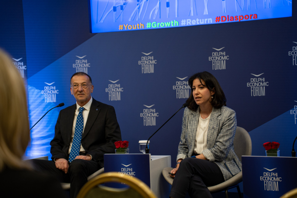 Από αριστερά προς τα δεξιά: κ. Κωνσταντίνος Κεσεντές, Πρόεδρος της Πρωτοβουλίας BrainReGain 2. κα Κατερίνα Μπαλιλάκη, Γενική Διευθύντρια της Πρωτοβουλίας BrainReGain
