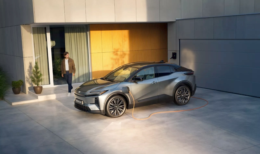 Toyota: Νέα υπηρεσία οικιακής φόρτισης οχημάτων