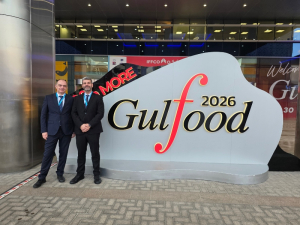 Από αριστερά προς τα δεξιά: O Διευθύνων Σύμβουλος κ. Μαρίνος Γιαννόπουλος και ο Διευθυντής Μικρομεσαίων &amp; Μεγάλων Εξαγωγέων - Τρόφιμα, Ποτά &amp; Αγροτικά, κ. Αντώνης Γραβάνης της Enterprise Greece στην Gulfood 2026