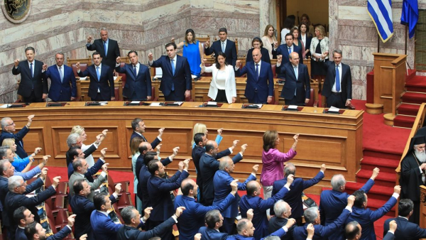Ορκίστηκε η νέα Βουλή - Αύριο εκλέγεται το νέο προεδρείο της