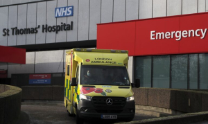 Αγγλία: Υπο διάλυση το NHS. Πάνω από 250 ασθενείς εβδομαδιαίως πεθαίνουν στους διαδρόμους