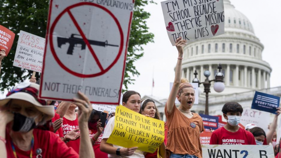 Πάνω από 450 πορείες στις ΗΠΑ κατά της οπλοκατοχής