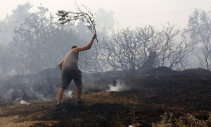 Φωτιές: Καλύτερη εικόνα παρουσιάζουν τα μέτωπα - Συνεχίζεται η μάχη με τις αναζωπυρώσεις