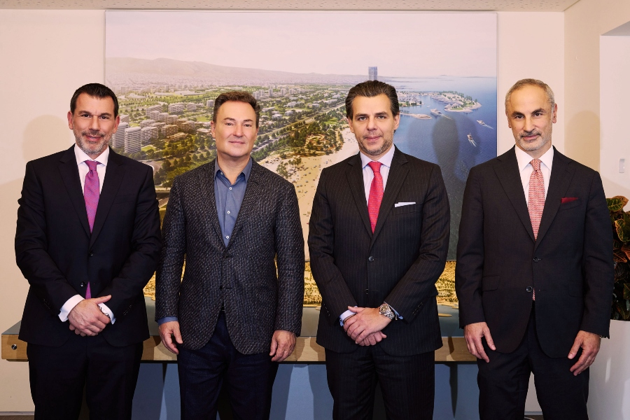 Από αριστερά: Γιώργος Ζέρδιλας, Γενικός Διευθυντής του Ομίλου Ιατρικού Αθηνών, Οδυσσέας Αθανασίου, CEΟ της LAMDA Development, Δρ. Βασίλης Γ. Αποστολόπουλος, Διευθύνων Σύμβουλος του Ομίλου Ιατρικού Αθηνών, Θoδωρής Γαβριηλίδης, Chief Investment Officer της LAMDA Development.