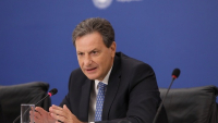 Σκυλακάκης: Η Ελλάδα θα έχει μια επιβράδυνση, αλλά θα αποφύγει την ύφεση