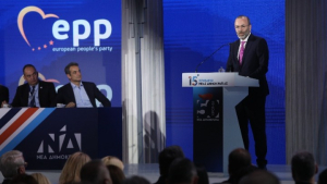 15ο Συνέδριο ΝΔ - Βέμπερ σε Μητσοτάκη: "Χαίρεις σεβασμού από τη διεθνή κοινότητα"