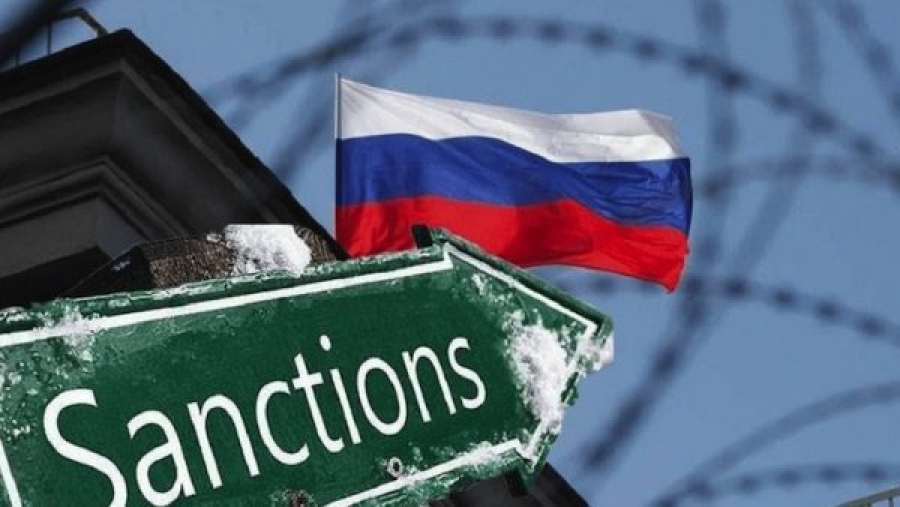 Το Λονδίνο επιβάλλει νέες κυρώσεις στους κλάδους χρυσού και πετρελαίου της Ρωσίας
