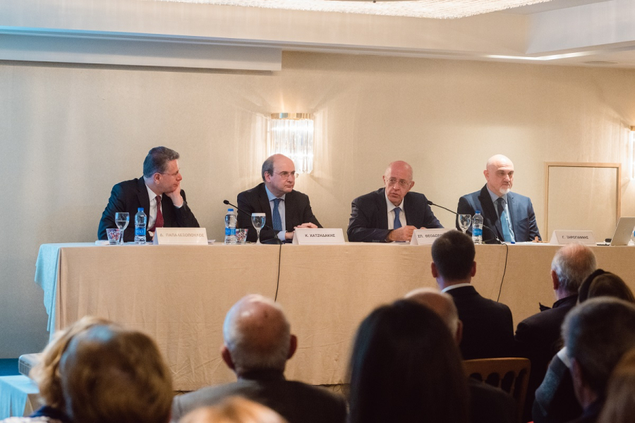 Χατζηδάκης από ΣΕΒ: Η ψηφιακή κάρτα εργασίας θα μειώσει τις ασφαλιστικές εισφορές