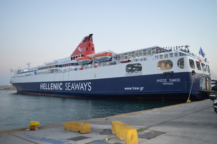 Στο λιμάνι της Χίου επικάθησε το &quot;Νήσος Σάμος&quot; με 332 επιβάτες, ενώ επιχειρούσε πρόσδεση