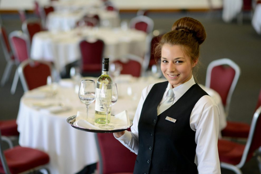 Προτείνεις φίλο για δουλειά στον τουρισμό; Έχεις στο χέρι 400 ευρώ