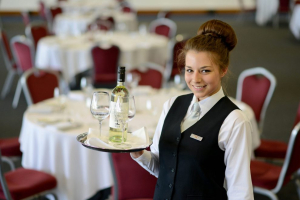 Προτείνεις φίλο για δουλειά στον τουρισμό; Έχεις στο χέρι 400 ευρώ