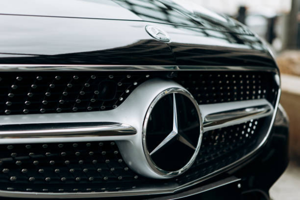 Mercedes: Πτώση σε πωλήσεις και κέρδη, κυρίως λόγω της μείωσης της ζήτησης από την Κίνα