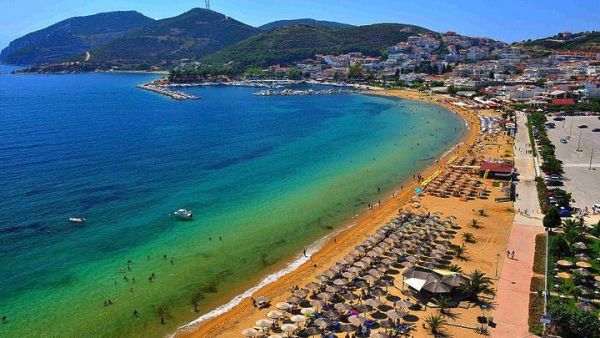 Παρανομίες στις παραλίες της Ρόδου καταγγέλλει το κίνημα “Ομπρέλα”