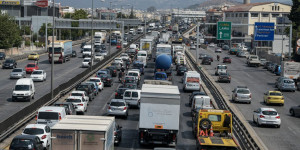 Κυκλοφοριακό χάος χιλιομέτρων στην κάθοδο της Αθηνών - Λαμίας λόγω τροχαίου