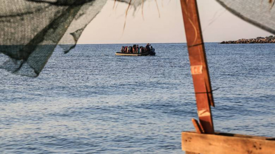 Απόπειρες τουρκικών πλοίων να προωθήσουν στην Ελλάδα λέμβους με μετανάστες