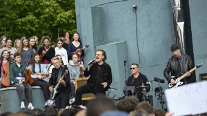 Η μεγάλη επιστροφή των U2 στις ρίζες τους- 50 χρόνια μετά επιστρέφουν στο σχολείο όπου ξεκίνησαν