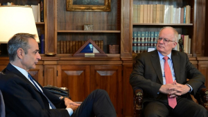 Μητσοτάκης σε Κ. Τασούλα: Μειώνουμε τους φόρους και αυξάνουμε τους μισθούς