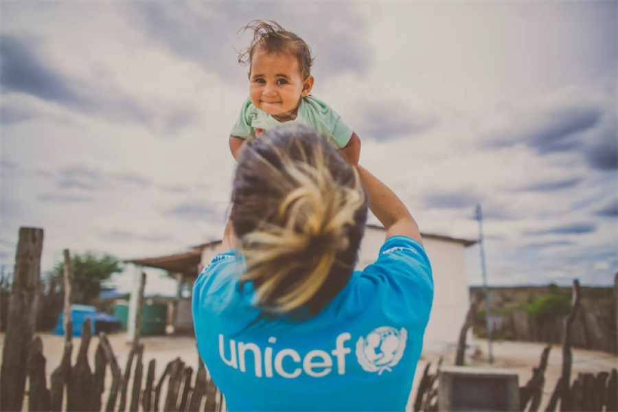 UNICEF: Ένα εκατομμύριο παιδιά κινδυνεύουν να πεθάνουν από υποσιτισμό στο Αφγανιστάν