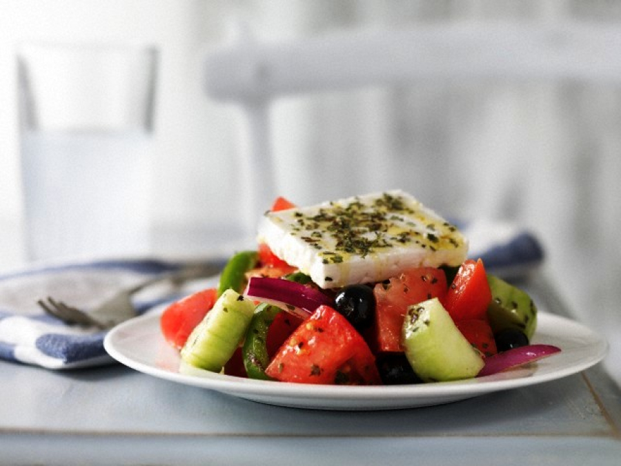 Δέκα ευρώ η χωριάτικη σε ταβέρνες της Κρήτης - Καταγγελίες στην Ένωση Προστασίας Καταναλωτών