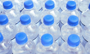 Πλαφόν στο εμφιαλωμένο νερό στη Θεσσαλία - Βαριά πρόστιμα