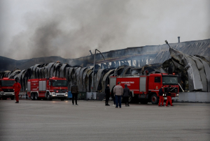 Τρίκαλα: Μεγάλη πυρκαγιά στο εργοστάσιο «Βιολάντα»- Τέσσερις εργαζόμενες νεκρές - H ανακοίνωση της εταιρείας