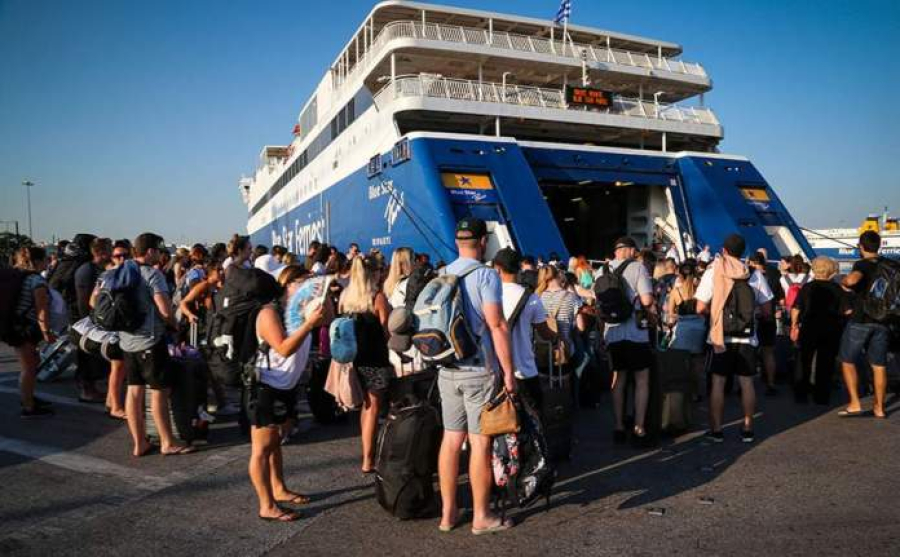 Αυξημένη η κίνηση στα λιμάνια της χώρας - Συνεχίζεται η μεγάλη έξοδος των αδειούχων του Αυγούστου