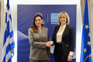 Από αριστερά: Υπουργός Τουρισμού, Όλγα Κεφαλογιάννη και η Γενική Διευθύντρια Ελλάδας, Κύπρου, Μάλτας και Ισραήλ της Visa, Sevi Vassileva