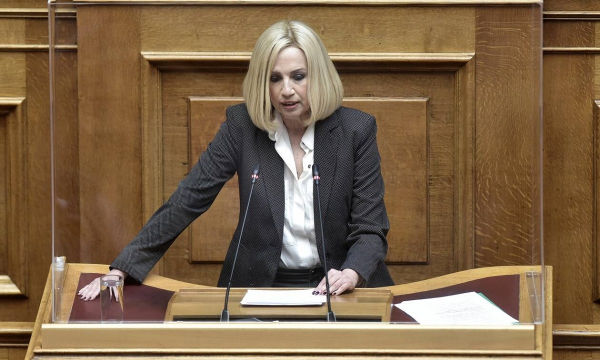 Γεννηματά για εμβολιασμούς Η κυβέρνηση έχει ευθύνη για την χαλάρωση και τον εφησυχασμό