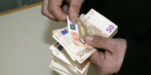 Οι αυξήσεις το 2024 για δημόσιους υπαλλήλους, συνταξιούχους και εργαζόμενους στον ιδιωτικό τομέα