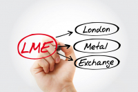 Το νικέλιο υποχωρεί 12% στο London Metal Exchange