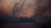 Ρόδος: Εκτεταμένες αναζωπυρώσεις στα μέτωπα της πυρκαγιάς