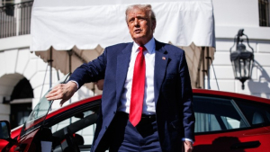 Tesla: Προειδοποιεί την κυβέρνηση Τραμπ για τους δασμούς