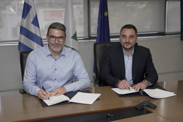 Από αριστερά, ο Κωνσταντίνος Ξιφαράς, Διευθύνων Σύμβουλος της ΔΕΠΑ Εμπορίας και ο Κωνσταντίνος Χήτας ,Διευθύνων Σύμβουλος της ΦΑΡΜΑ ΧΗΤΑΣ.
