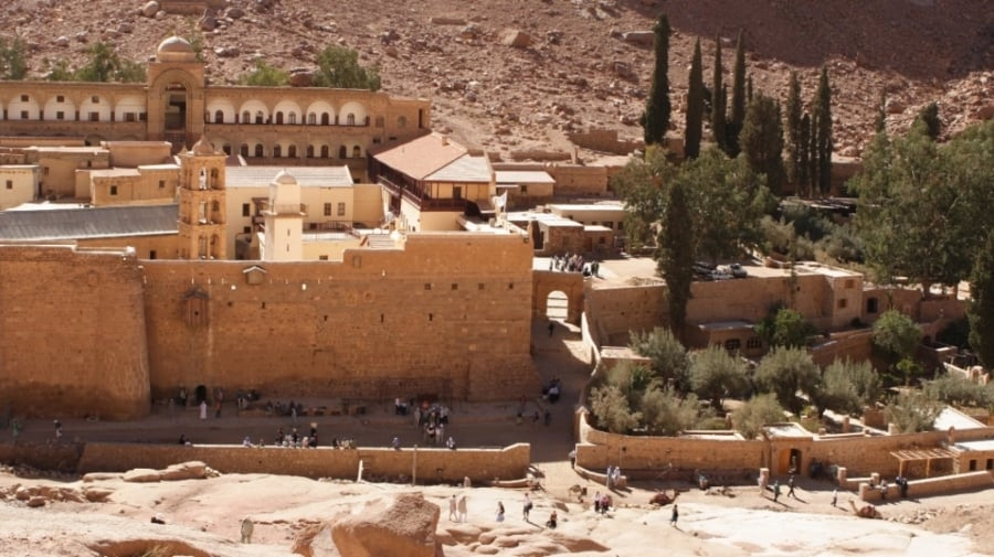 Μονή Αγίας Αικατερίνης Σινά: Άνοιξαν οι πύλες, μπήκε ο Έλληνας πρέσβης