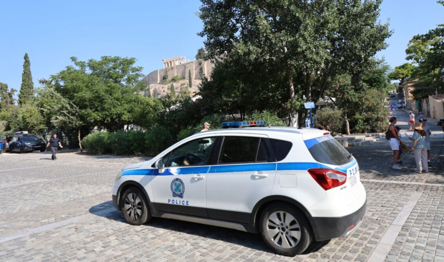 Επίθεση με μαχαίρι σε τουρίστες στην Ακρόπολη - Μεταφέρθηκαν στο νοσοκομείο τα θύματα