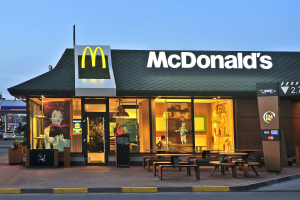 McDonald's: Εγκαταλείπει ορισμένες από τις πρακτικές «θετικής διάκρισης»
