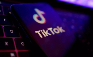 Ενημέρωση: Πέφτει η εμπιστοσύνη στα παραδοσιακά ΜΜΕ, οι νέοι στρέφονται στο TikTok