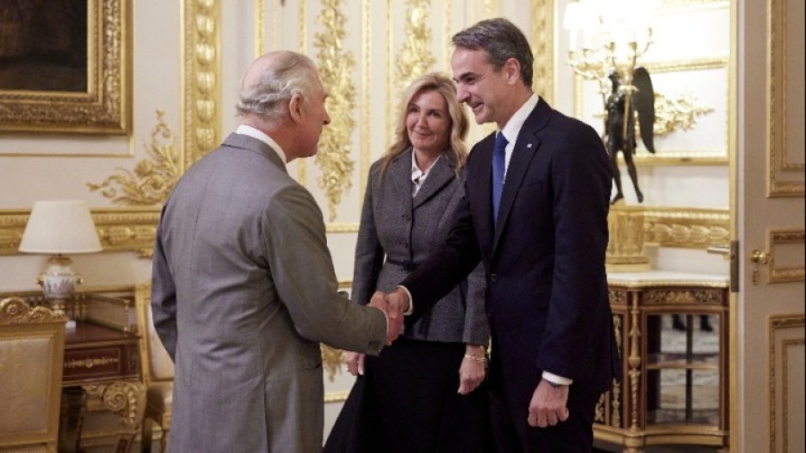 Σε θερμό κλίμα η συνάντηση Μητσοτάκη με τον Βασιλιά Κάρολο Γ΄