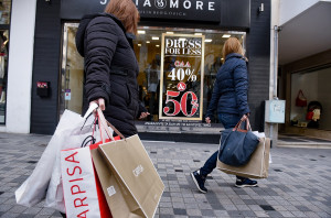 Έρευνα: Σχεδόν 1 στους 10 Ευρωπαίους έχει αγοράσει προϊόντα-απομιμήσεις εν αγνοία του