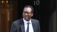 Βρετανία: Ο υπουργός Οικονομικών θα υποστηρίξει τη δέσμευσή του για μείωση των φόρων με δημοσιονομική πειθαρχία