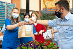 ΤΙΤΑΝ - ΧΑΝΘ: «Ευχαριστώ» με 1.500 φυτά στο προσωπικό του Γ.Ν. Παπαγεωργίου